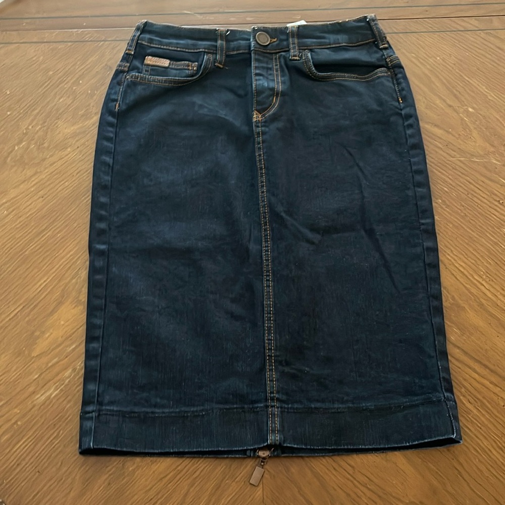 Zara premium denim collection dark wash Pencil skirt w/ 2 way zip size 4 EUC